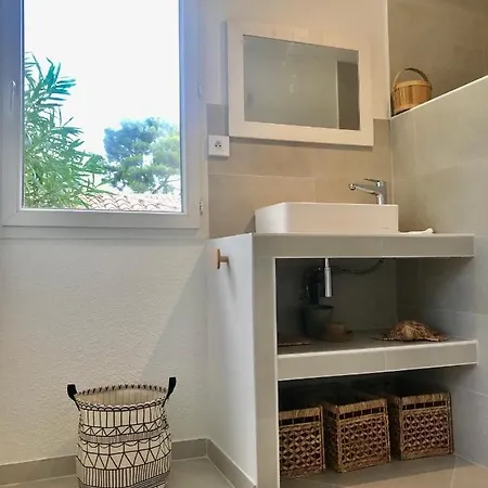 La Plage, Calme Et Jardin * サナリー・シュル・メール